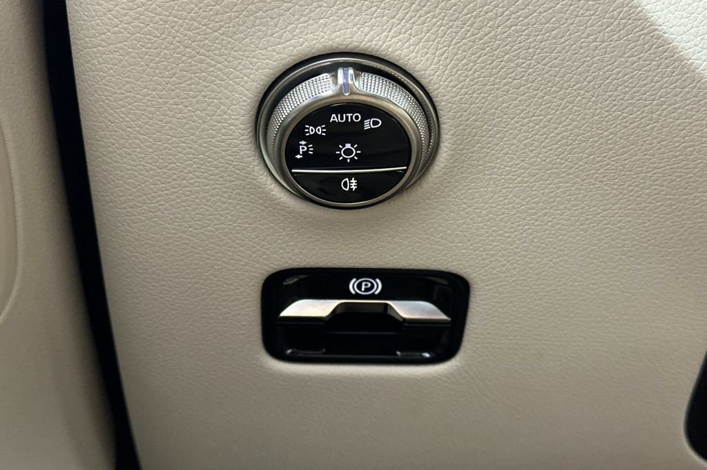 Certified 2026 Mercedes-Benz GLC 300 image 32