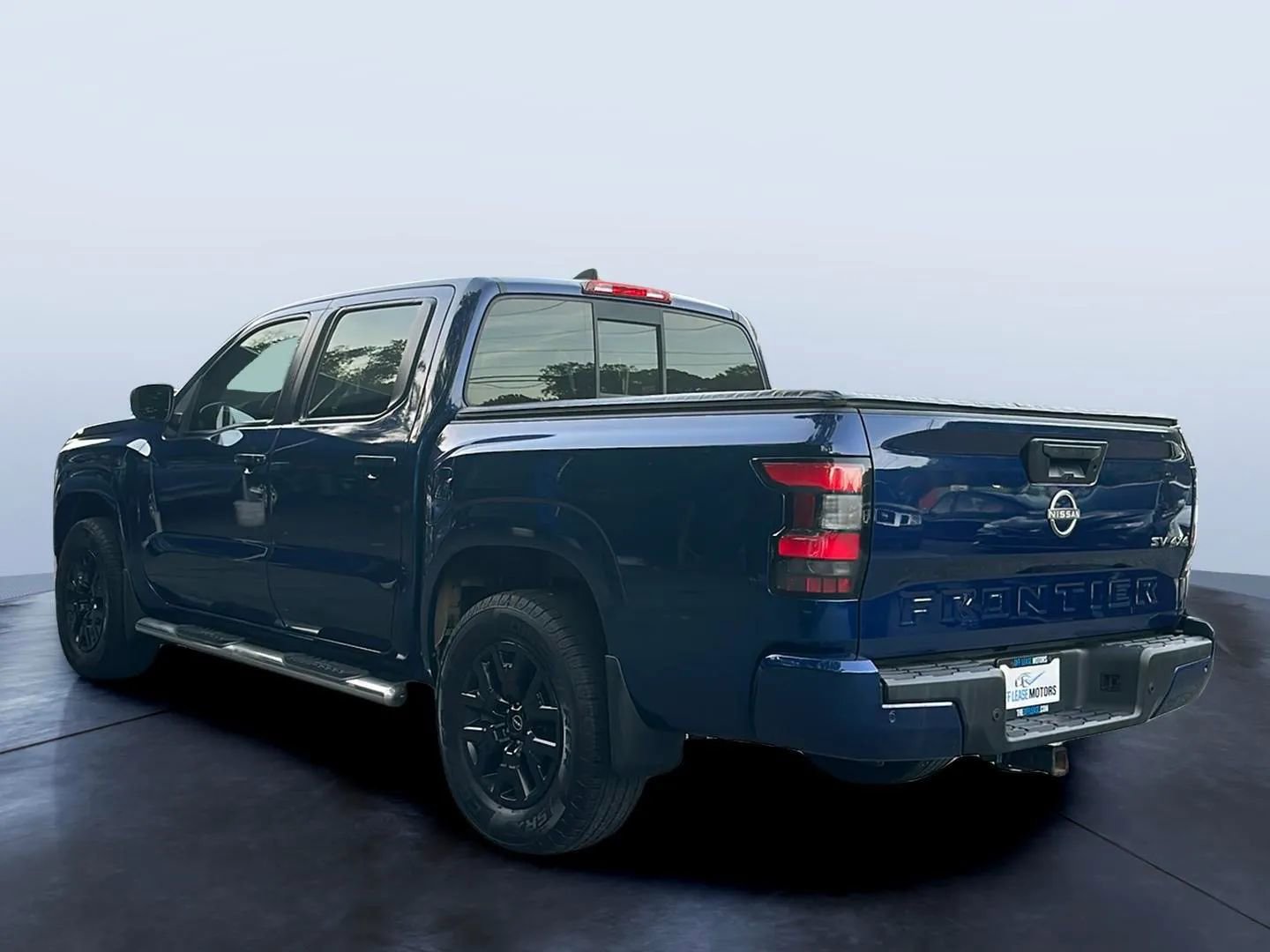 Used 2022 Nissan Frontier SV image 3