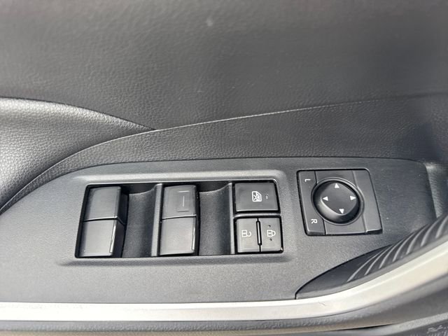 Used 2021 Toyota RAV4 XLE w/ Convenience Package FWD image 20