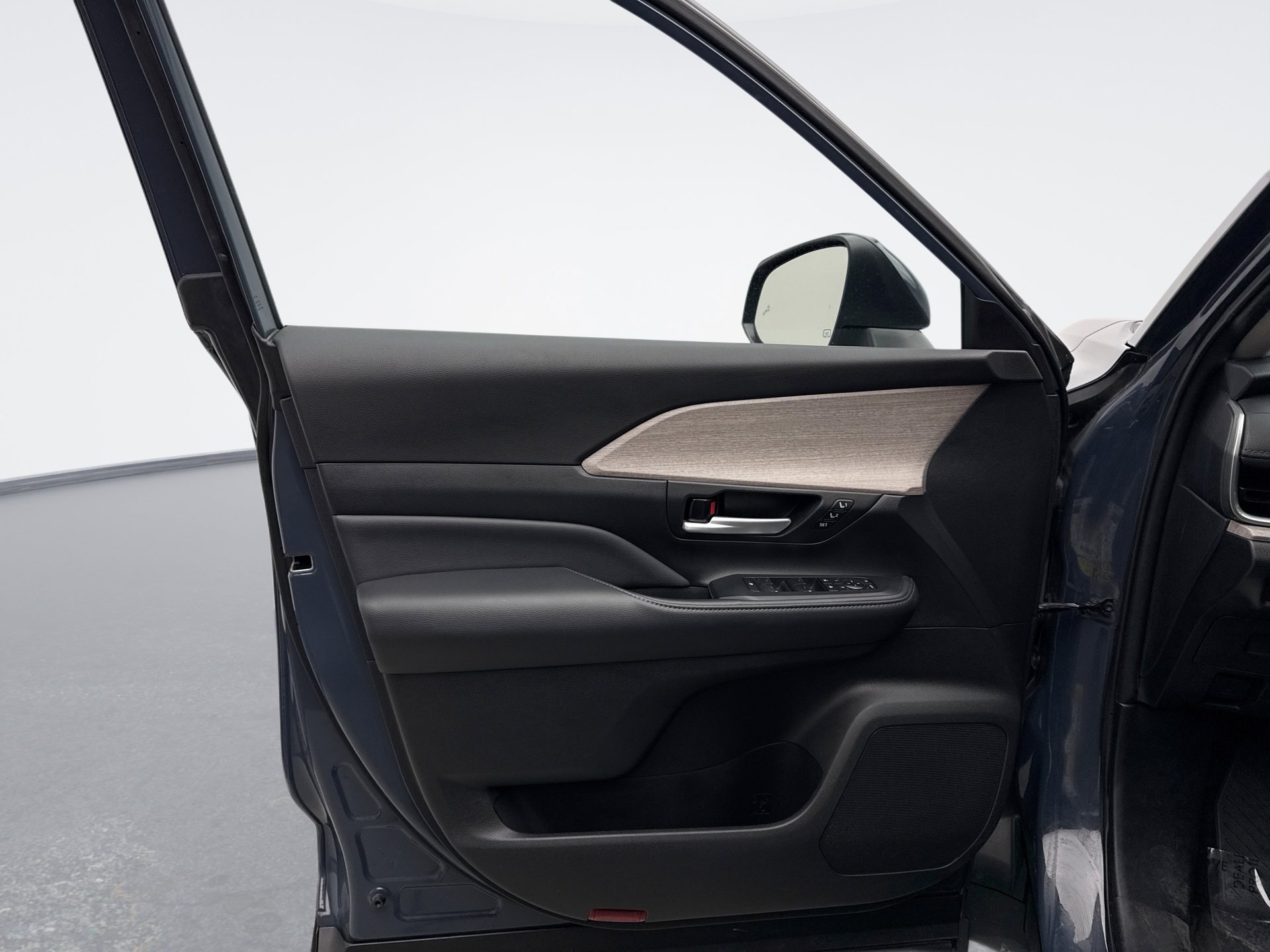 Used 2024 Toyota Grand Highlander AWD image 9