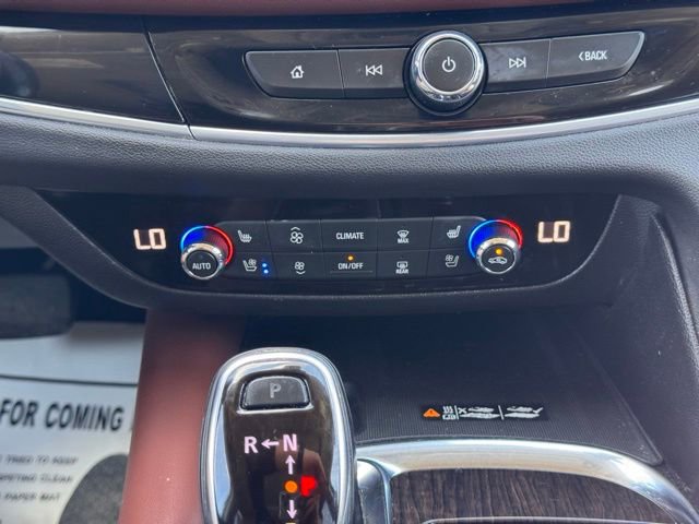 Used 2021 Buick Enclave Avenir w/ Avenir Technology Package AWD/4WD image 17