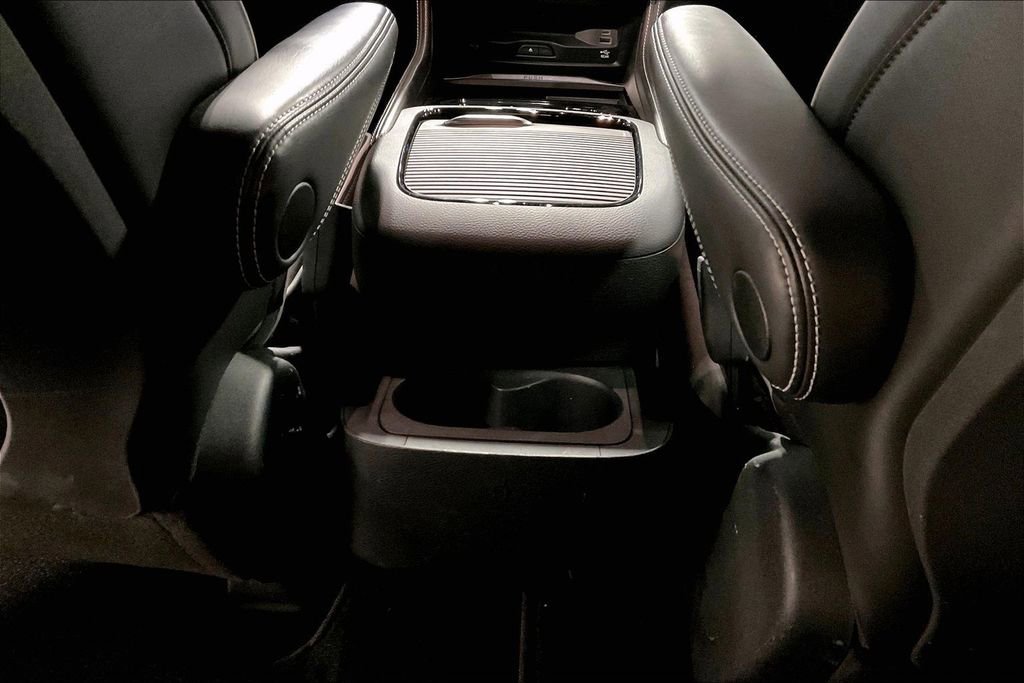 Used 2024 Chrysler Pacifica Limited w/ Uconnect Theater Family Group AWD/4WD image 31