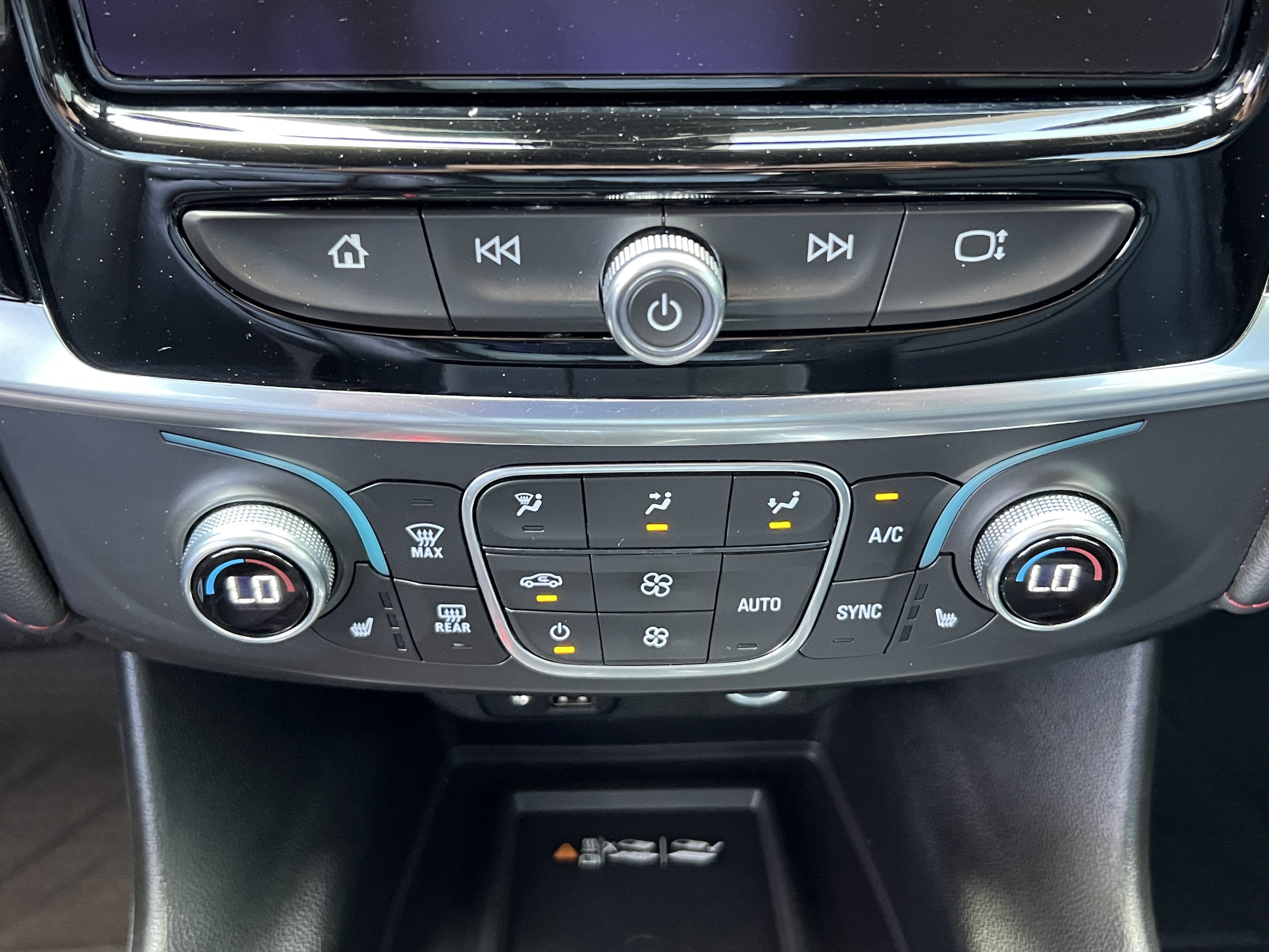 Used 2024 Chevrolet Traverse RS AWD/4WD image 34