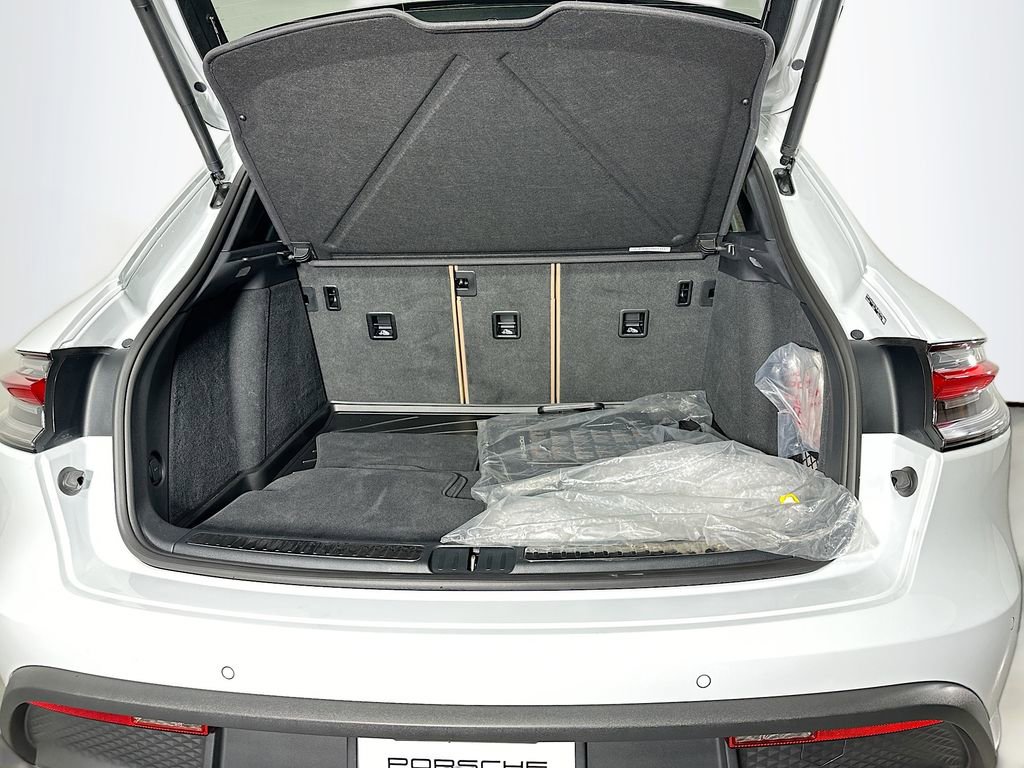 Used 2025 Porsche Macan image 28