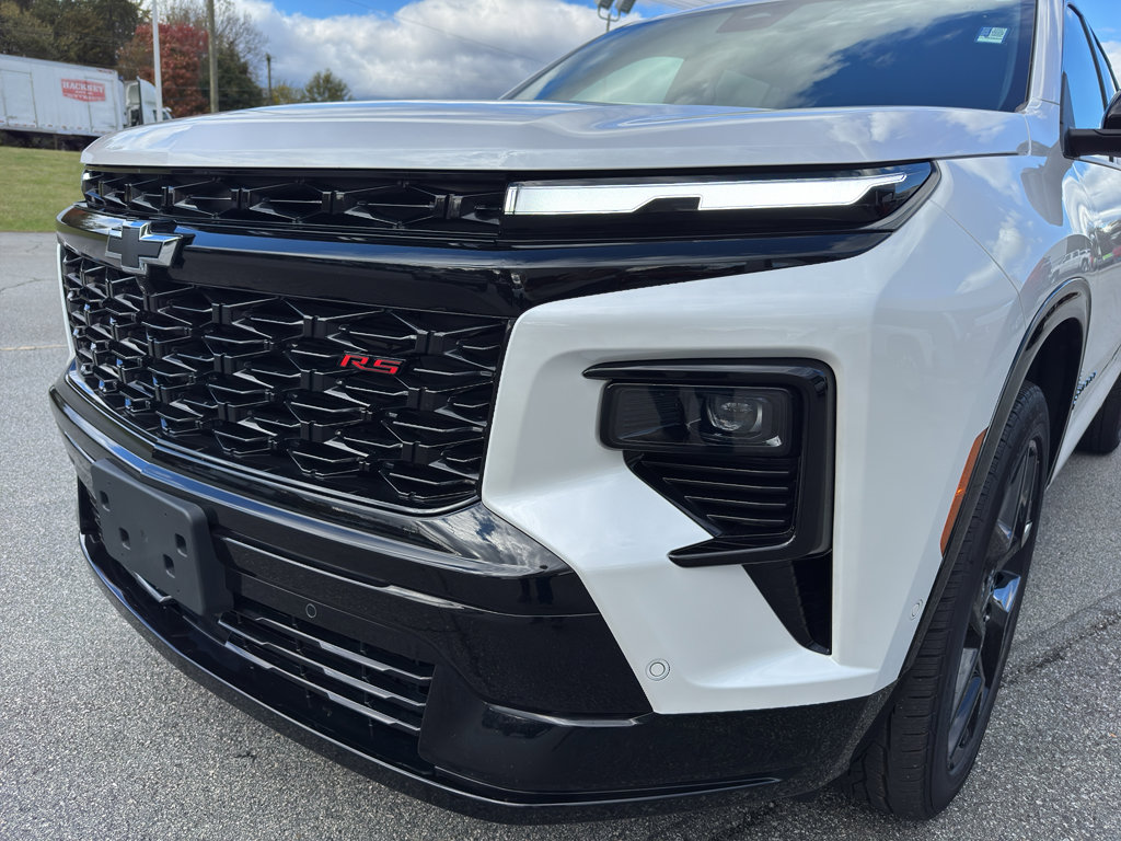 Used 2024 Chevrolet Traverse RS w/ LPO, Floor Liner Package image 10