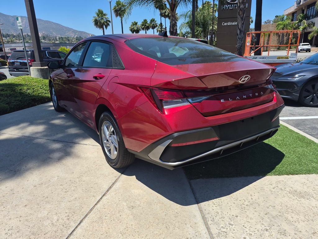 Used 2026 Hyundai Elantra SE FWD image 7
