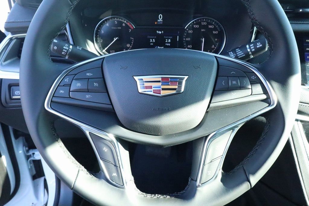 New 2026 Cadillac XT5 Luxury w/ LPO, ONYX Package image 4