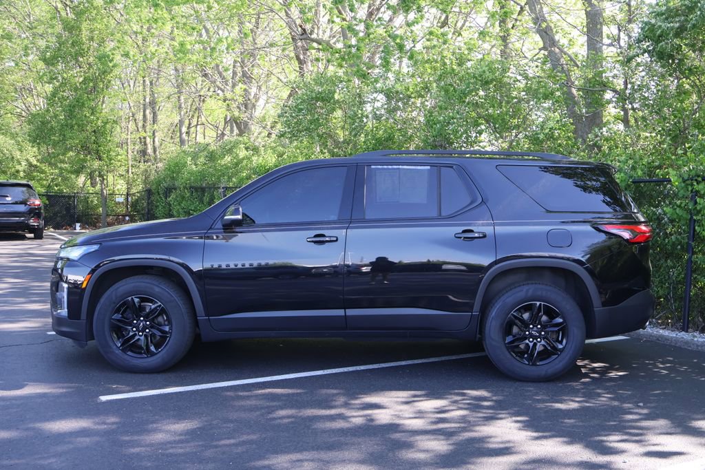 Used 2023 Chevrolet Traverse LS w/ Midnight/Sport Edition FWD image 4