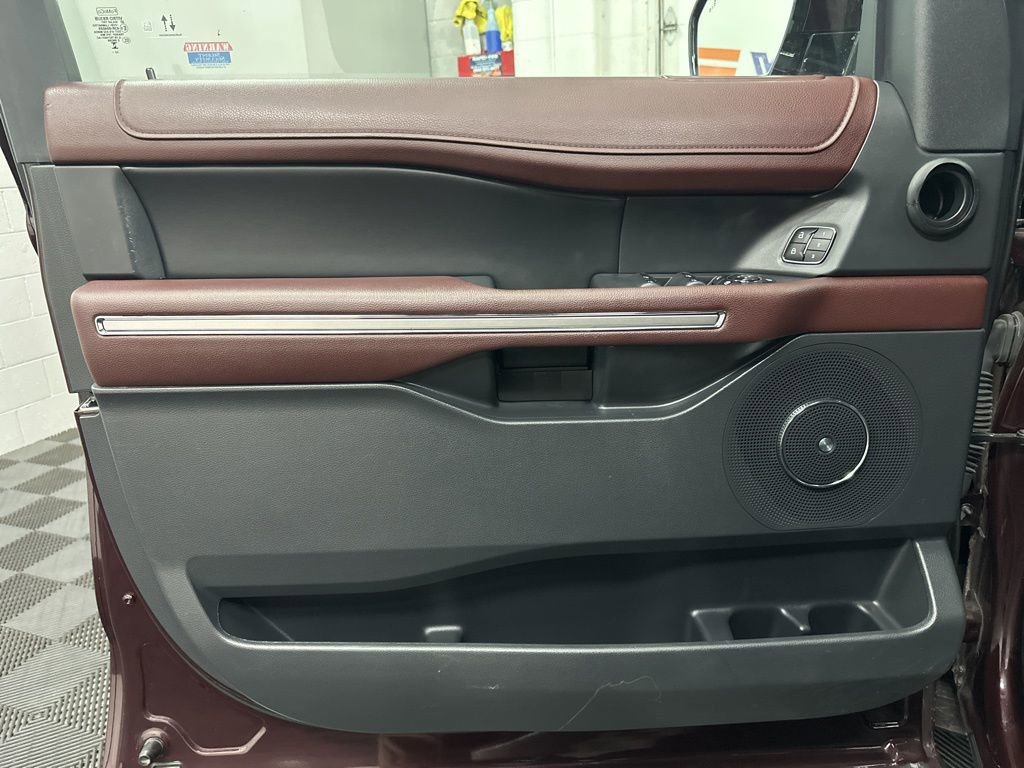 Used 2024 Ford Expedition Limited AWD/4WD image 16