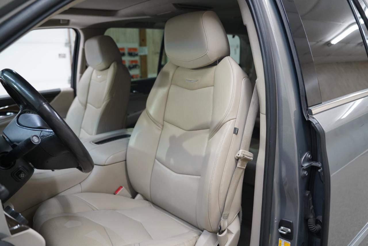 Used 2019 Cadillac Escalade Premium Luxury w/ LPO, Radiant Package AWD/4WD image 25