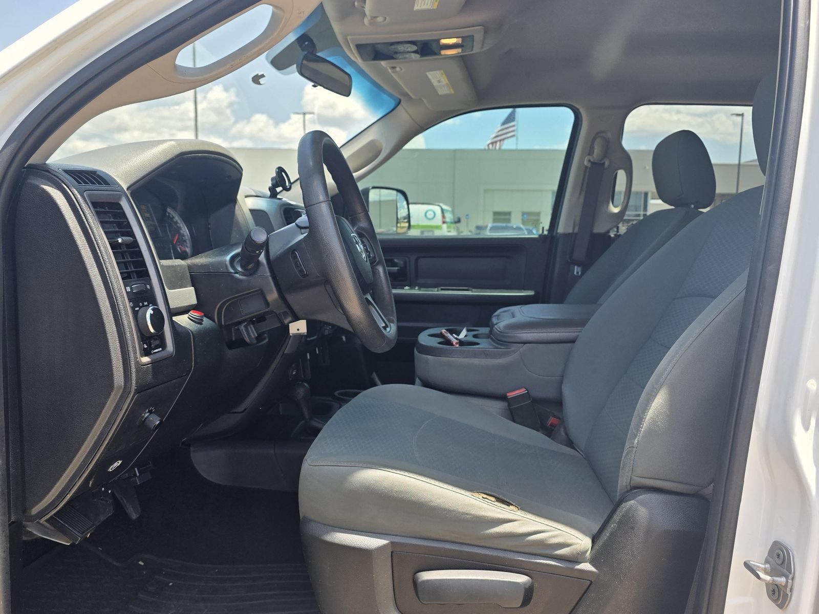 Used 2018 RAM 3500 Tradesman w/ Chrome Appearance Group AWD/4WD image 17