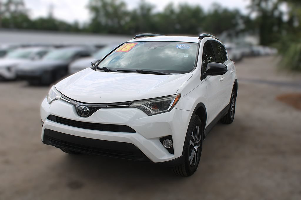 Used 2018 Toyota RAV4 LE FWD image 15