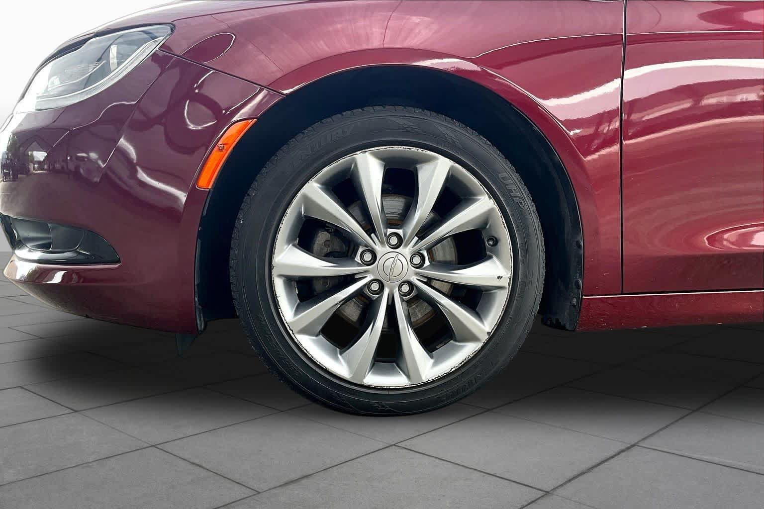 Used 2015 Chrysler 200 S FWD image 11