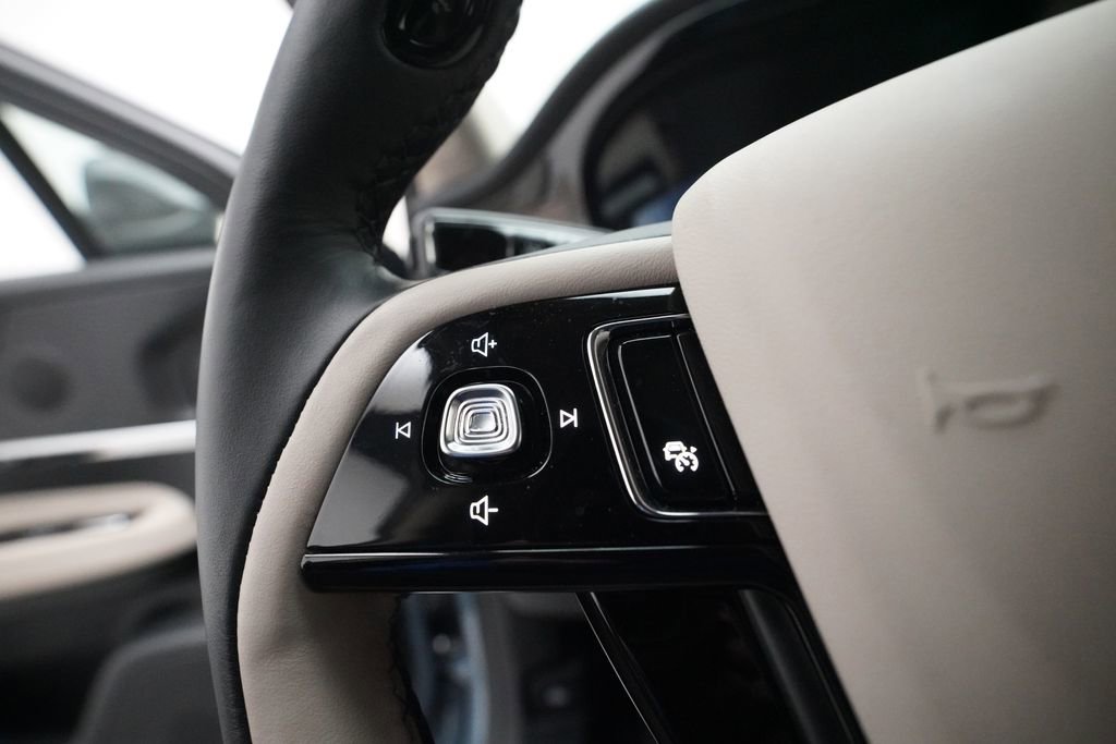 Used 2025 Lincoln Corsair Reserve w/ Towing Package image 18