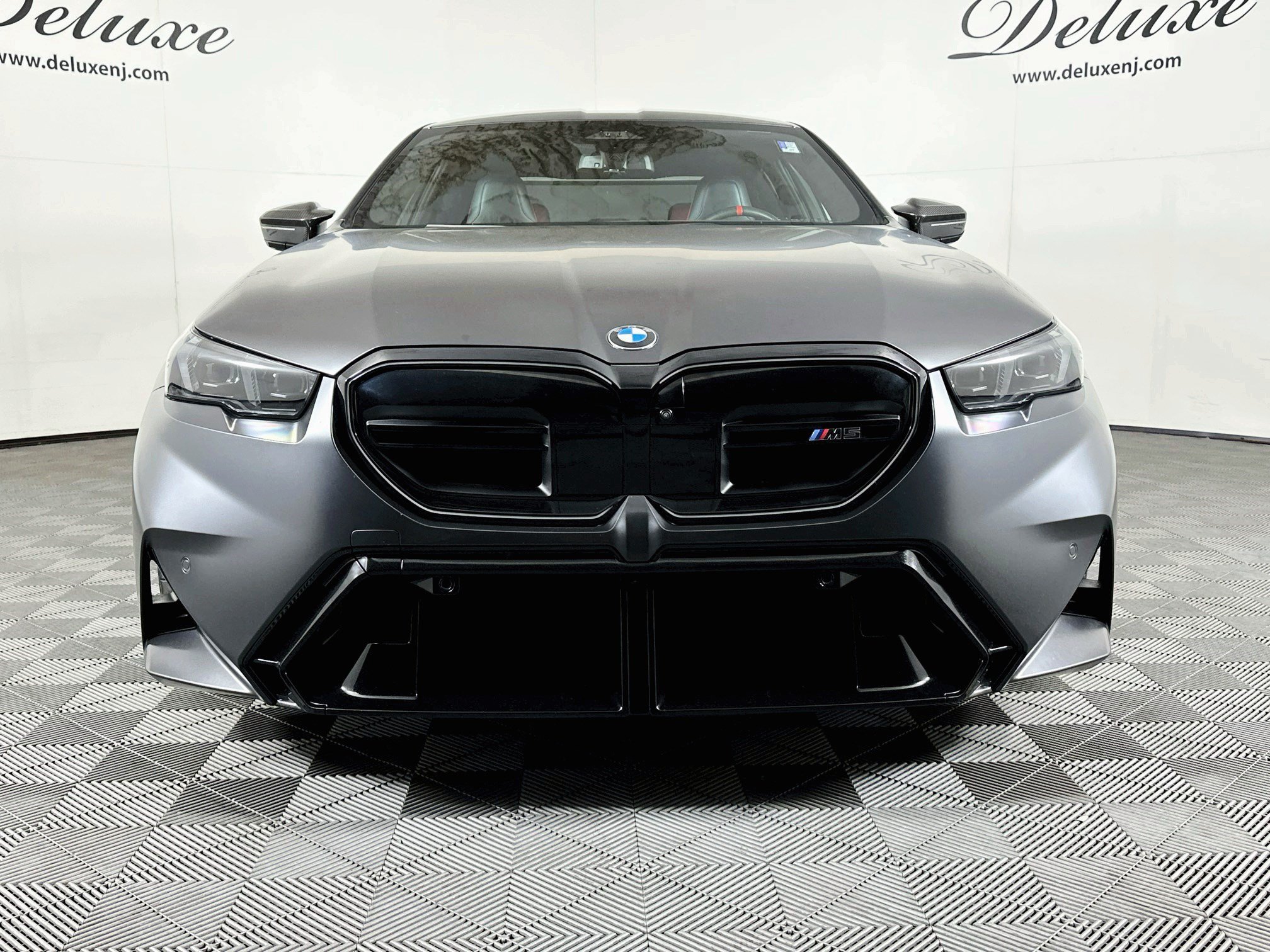 Used 2025 BMW M5 w/ Carbon Package AWD/4WD image 2