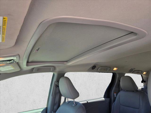 Used 2015 Toyota Sienna XLE w/ XLE Navigation Package FWD image 14