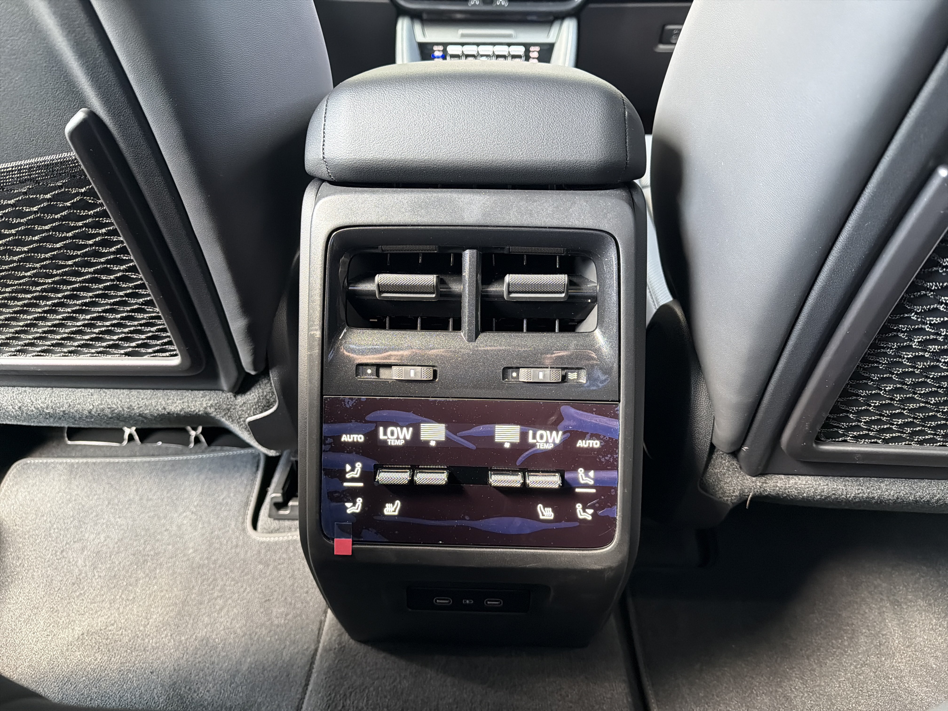 New 2025 Porsche Macan 4 Electric AWD/4WD image 27