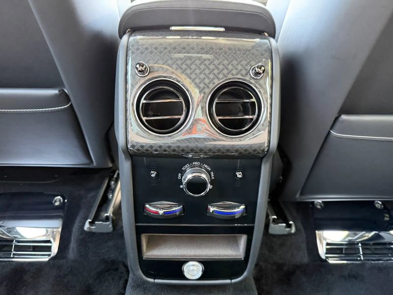Used 2022 Rolls-Royce Cullinan Black Badge w/ Dark Exterior Package AWD/4WD image 21