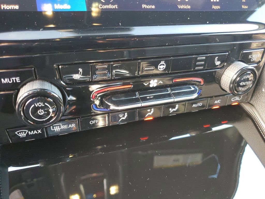 Used 2024 Jeep Grand Cherokee Limited w/ Black Appearance Package image 28