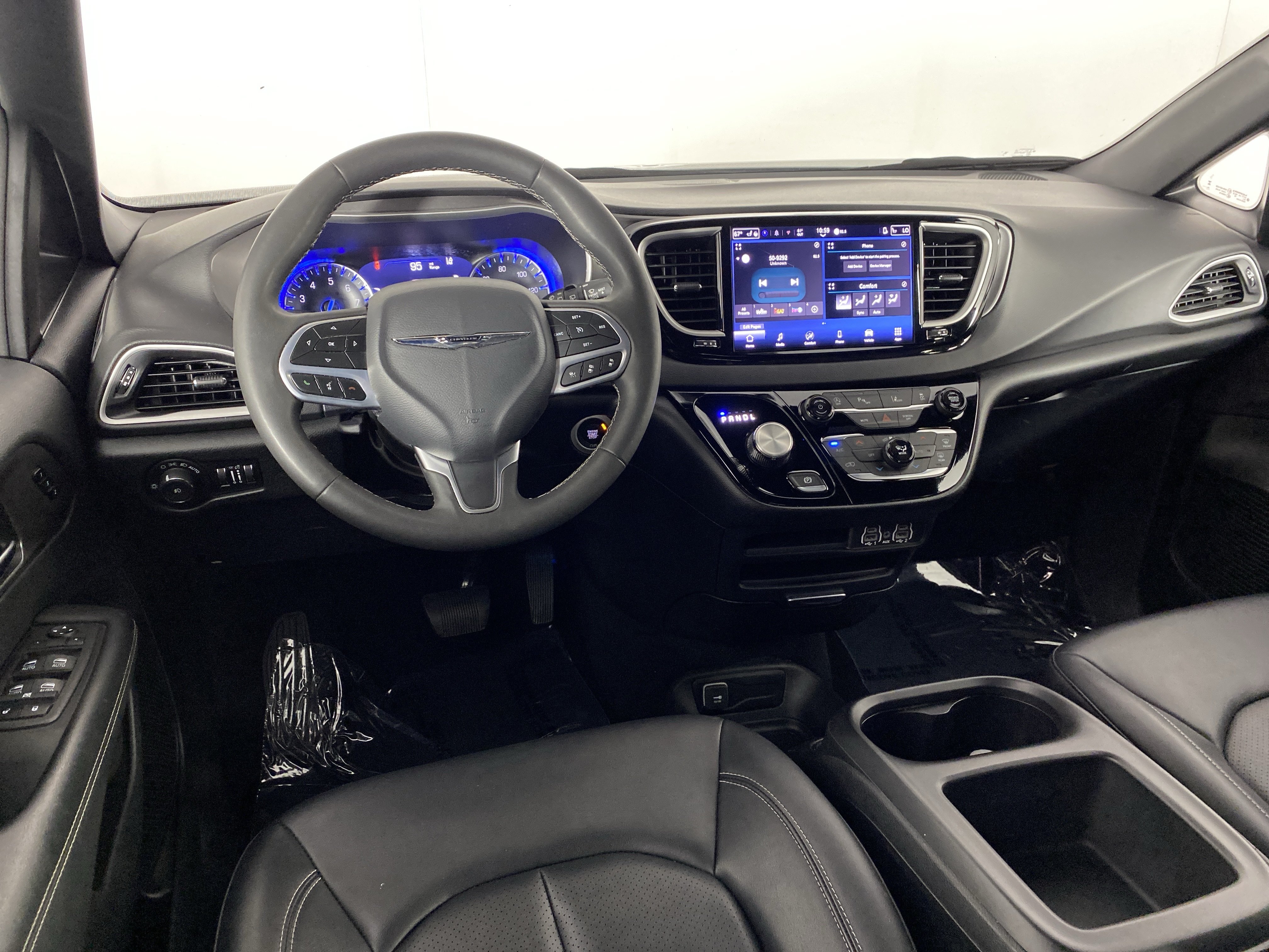Used 2025 Chrysler Pacifica Select FWD image 18