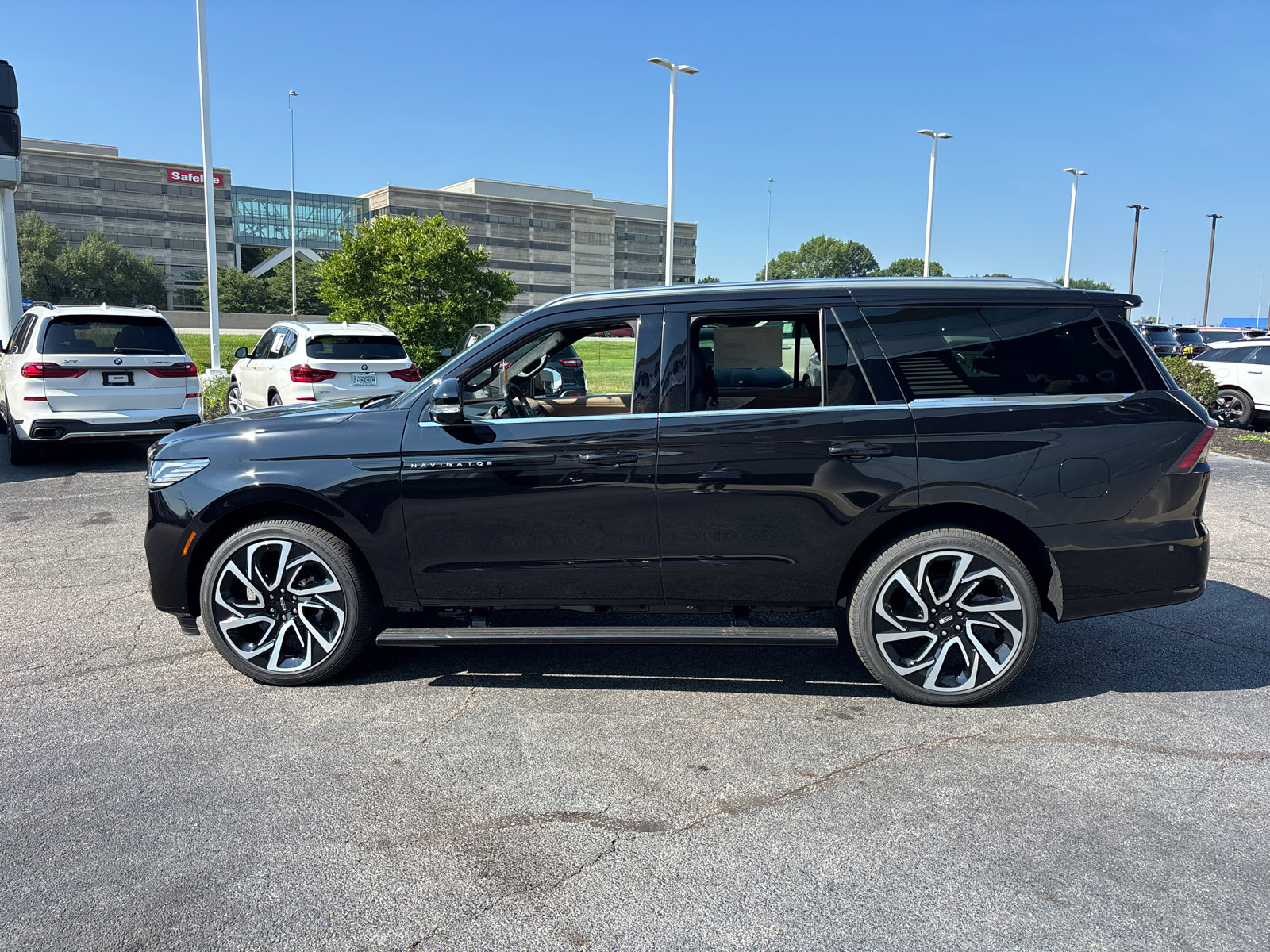 New 2027 Lincoln Navigator Black Label AWD/4WD image 4
