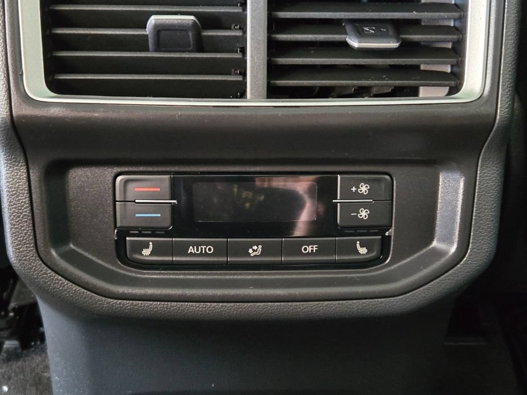 Used 2024 Volkswagen Atlas SEL AWD/4WD image 19