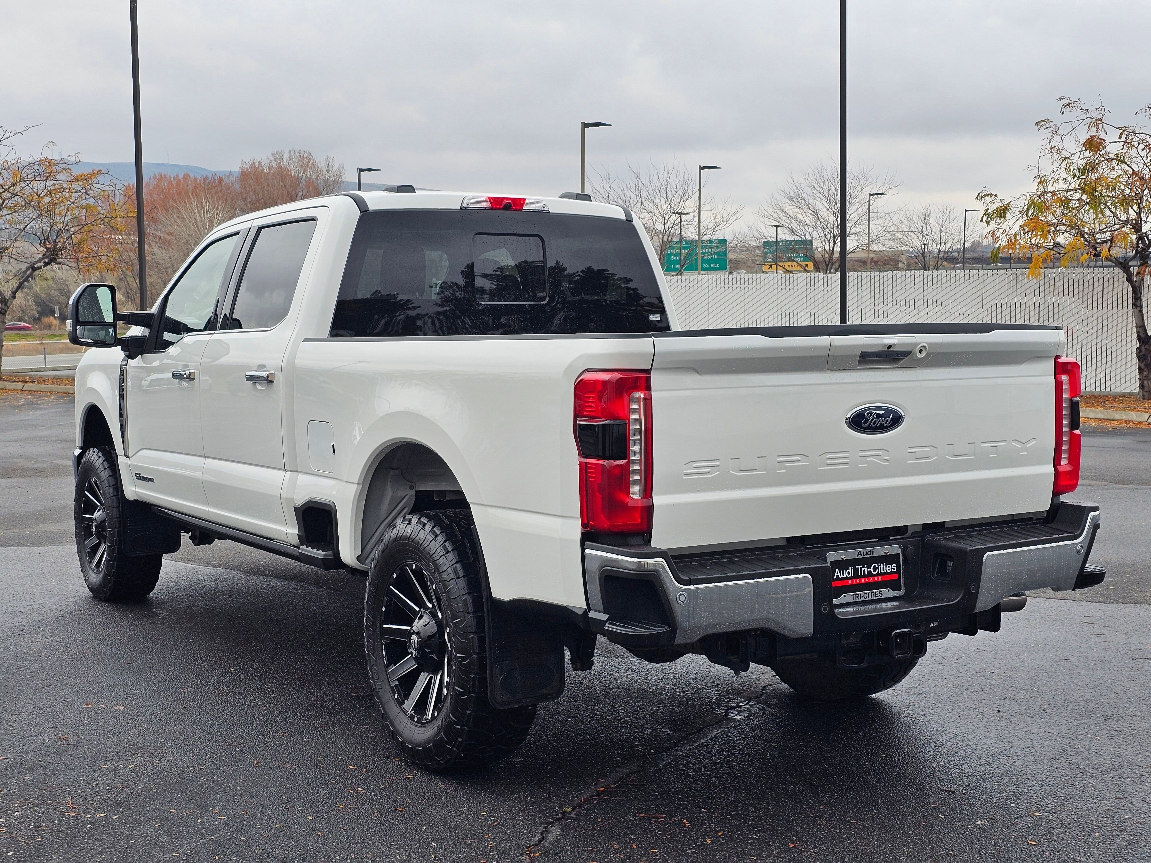 Used 2024 Ford F350 Lariat w/ Lariat Ultimate Package image 4
