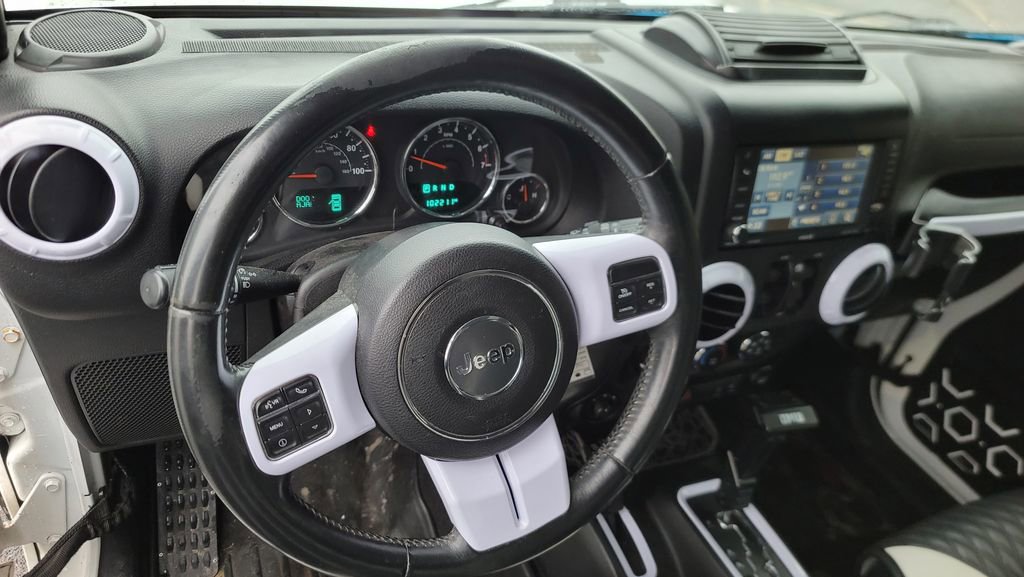 Used 2015 Jeep Wrangler Unlimited Sahara image 20