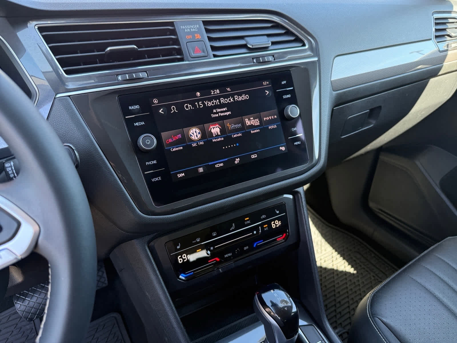 Used 2023 Volkswagen Tiguan SE FWD image 18