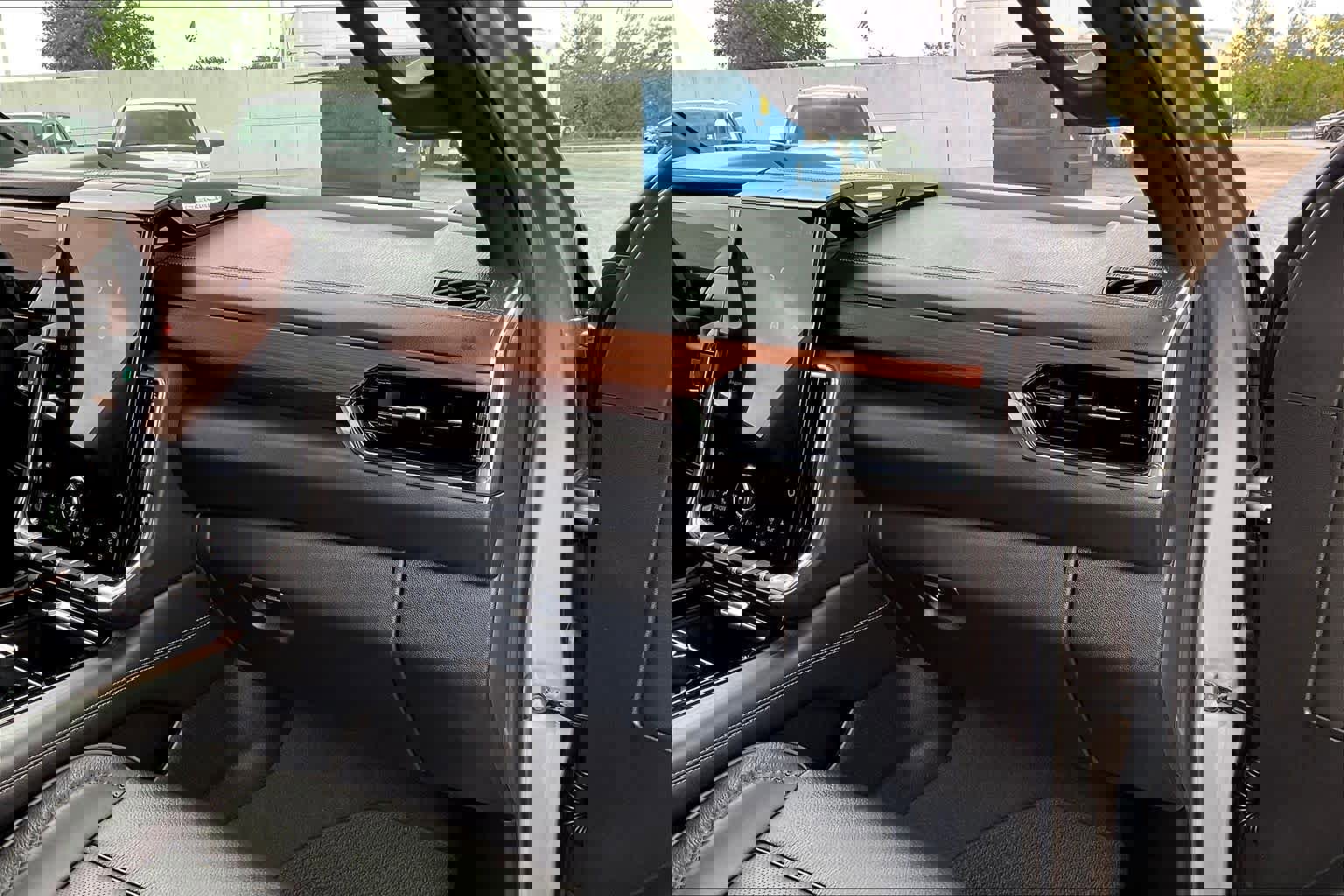 Used 2026 GMC Yukon Denali w/ Denali Reserve Package image 19