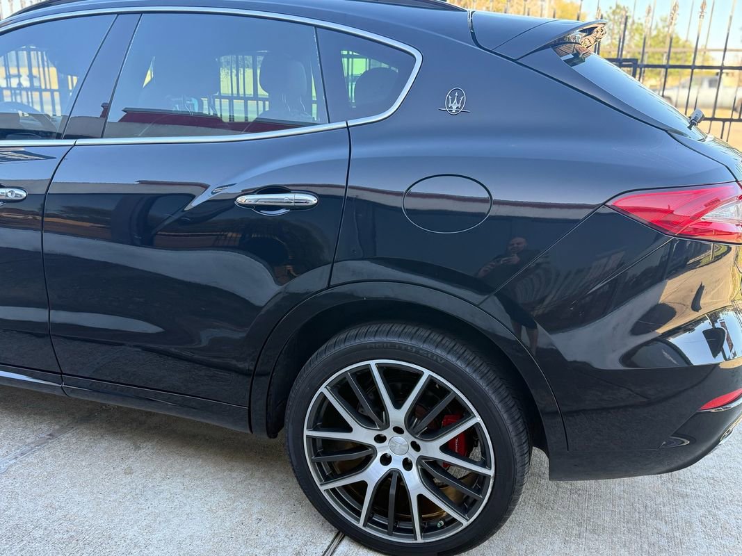 Used 2017 Maserati Levante S AWD/4WD image 3