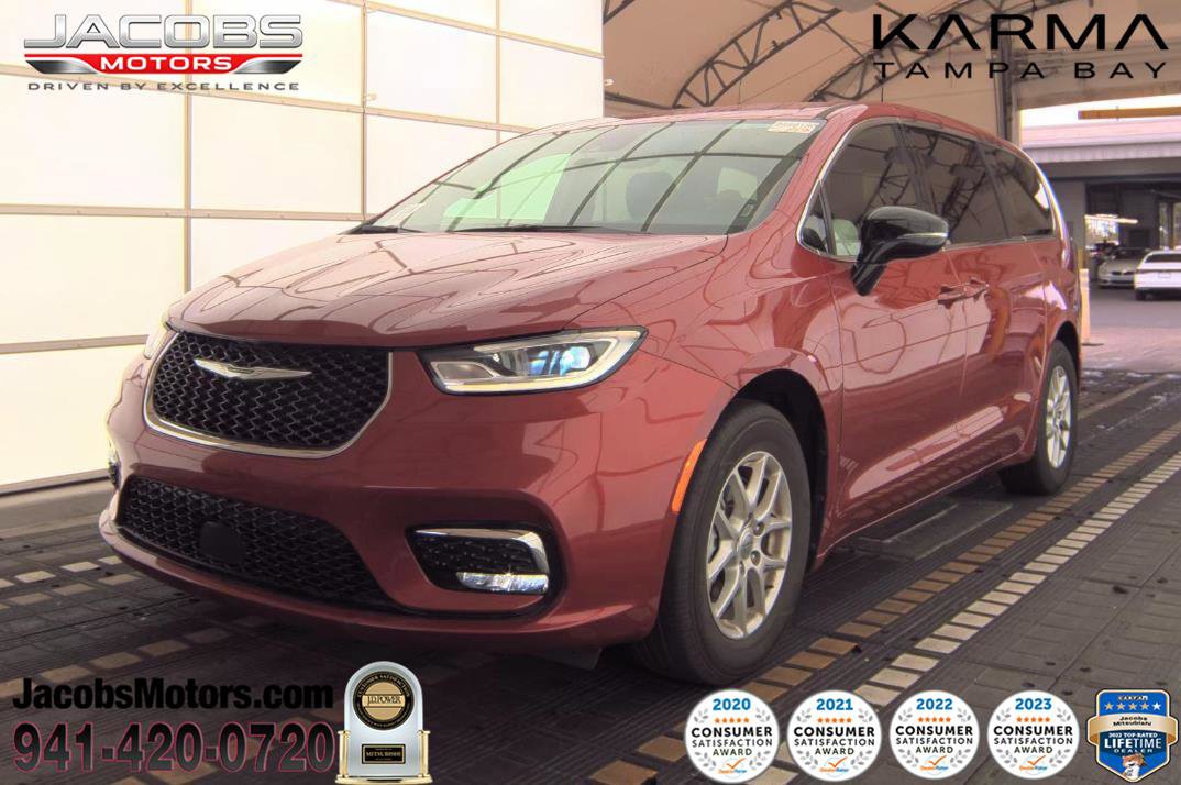 Used 2025 Chrysler Pacifica Select