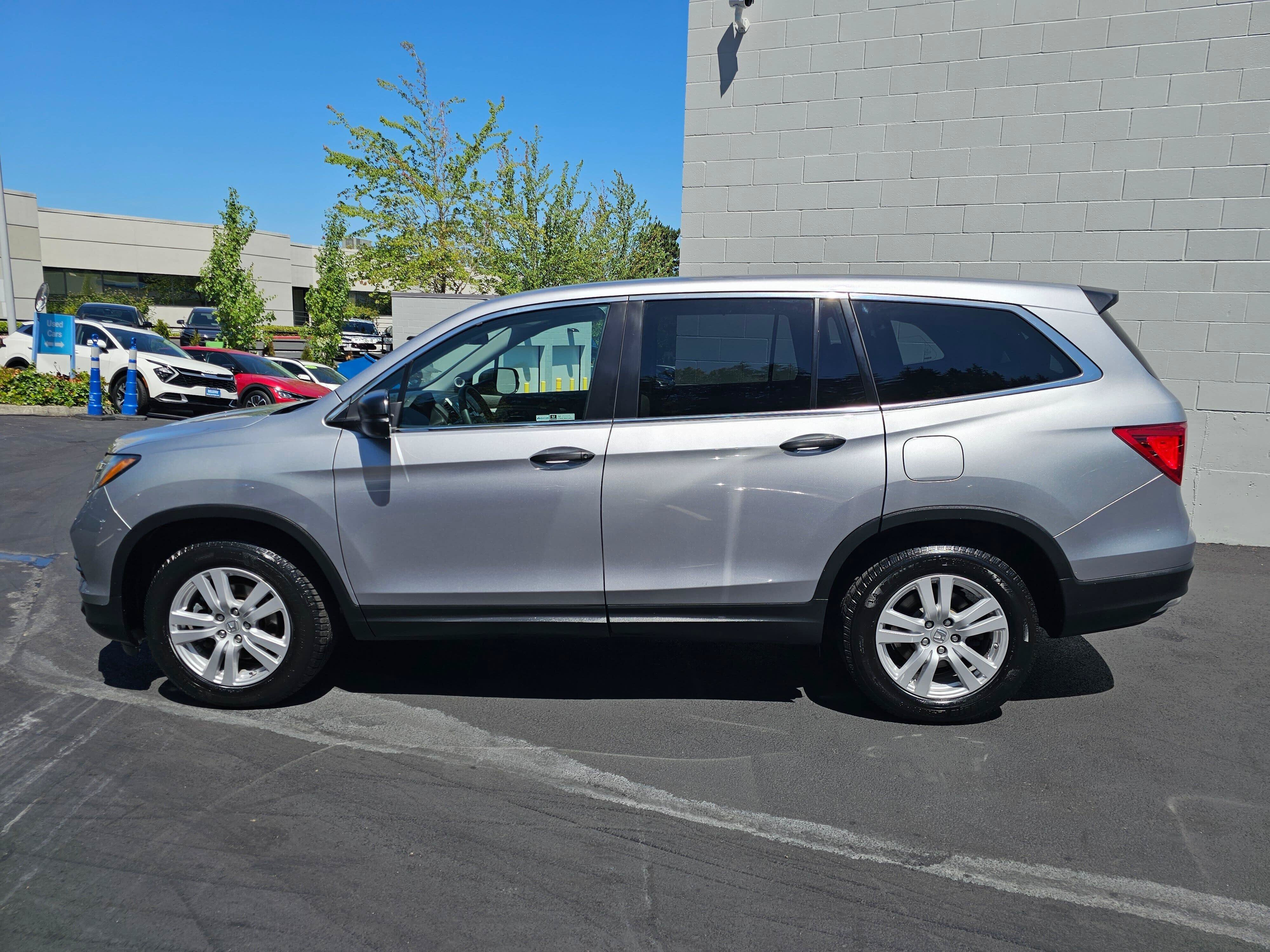 Used 2018 Honda Pilot LX image 4