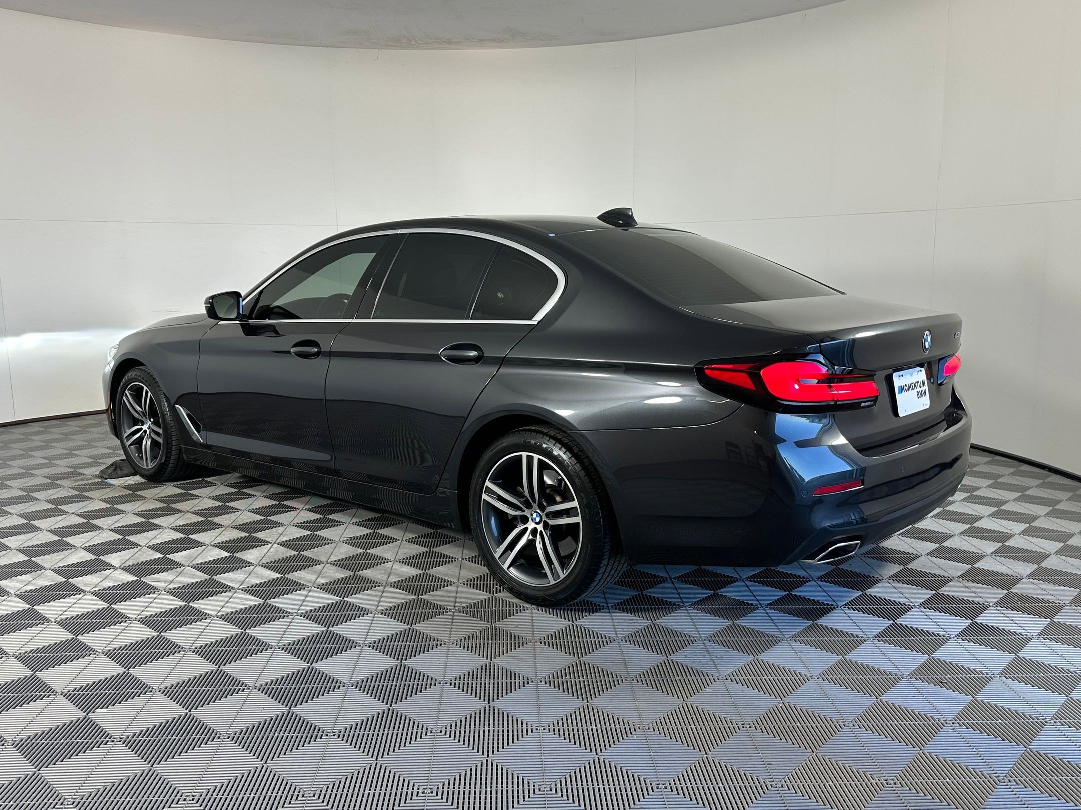 Used 2022 BMW 530i w/ Executive Package image 3