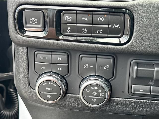 New 2026 GMC Yukon XL Denali w/ Denali Reserve Package AWD/4WD image 32