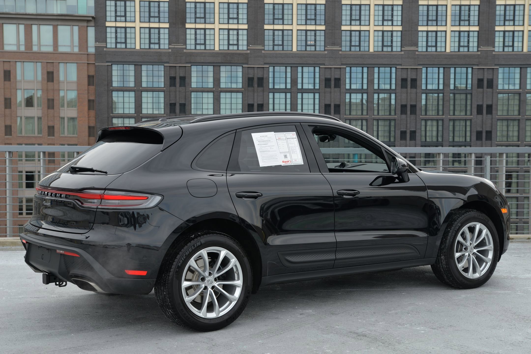 Certified 2025 Porsche Macan image 9