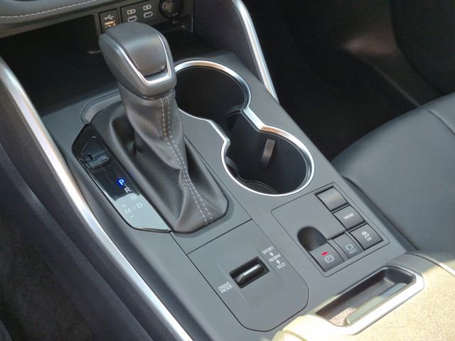 Used 2025 Toyota Highlander XLE FWD image 12