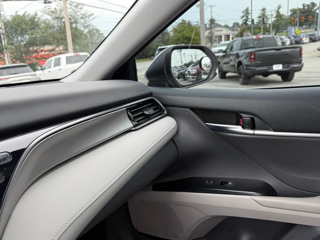 Used 2020 Toyota Camry SE FWD image 22