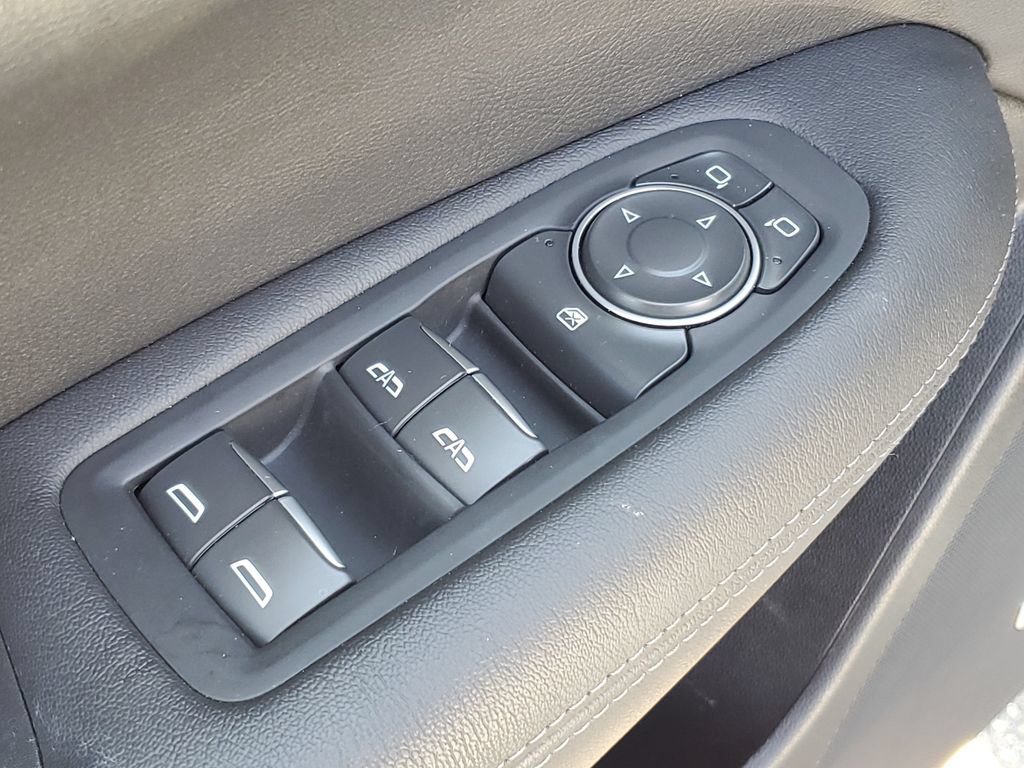 Used 2025 Cadillac XT5 Luxury w/ LPO, Floor Liner Package AWD/4WD image 19