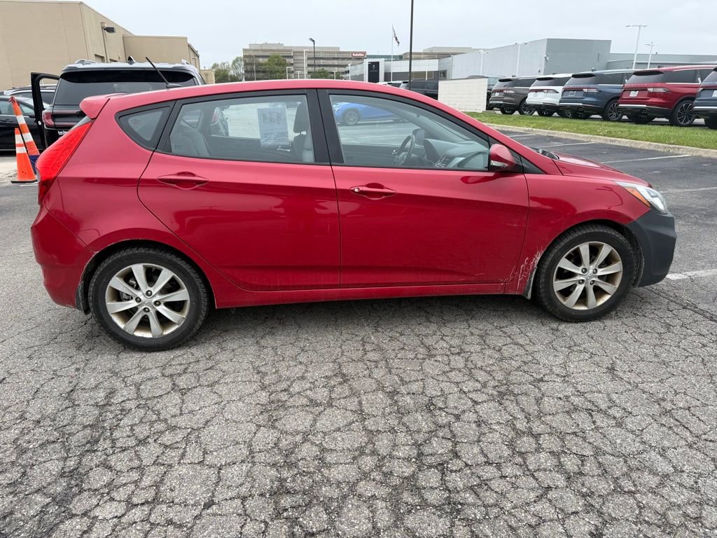 Used 2013 Hyundai Accent SE FWD image 3