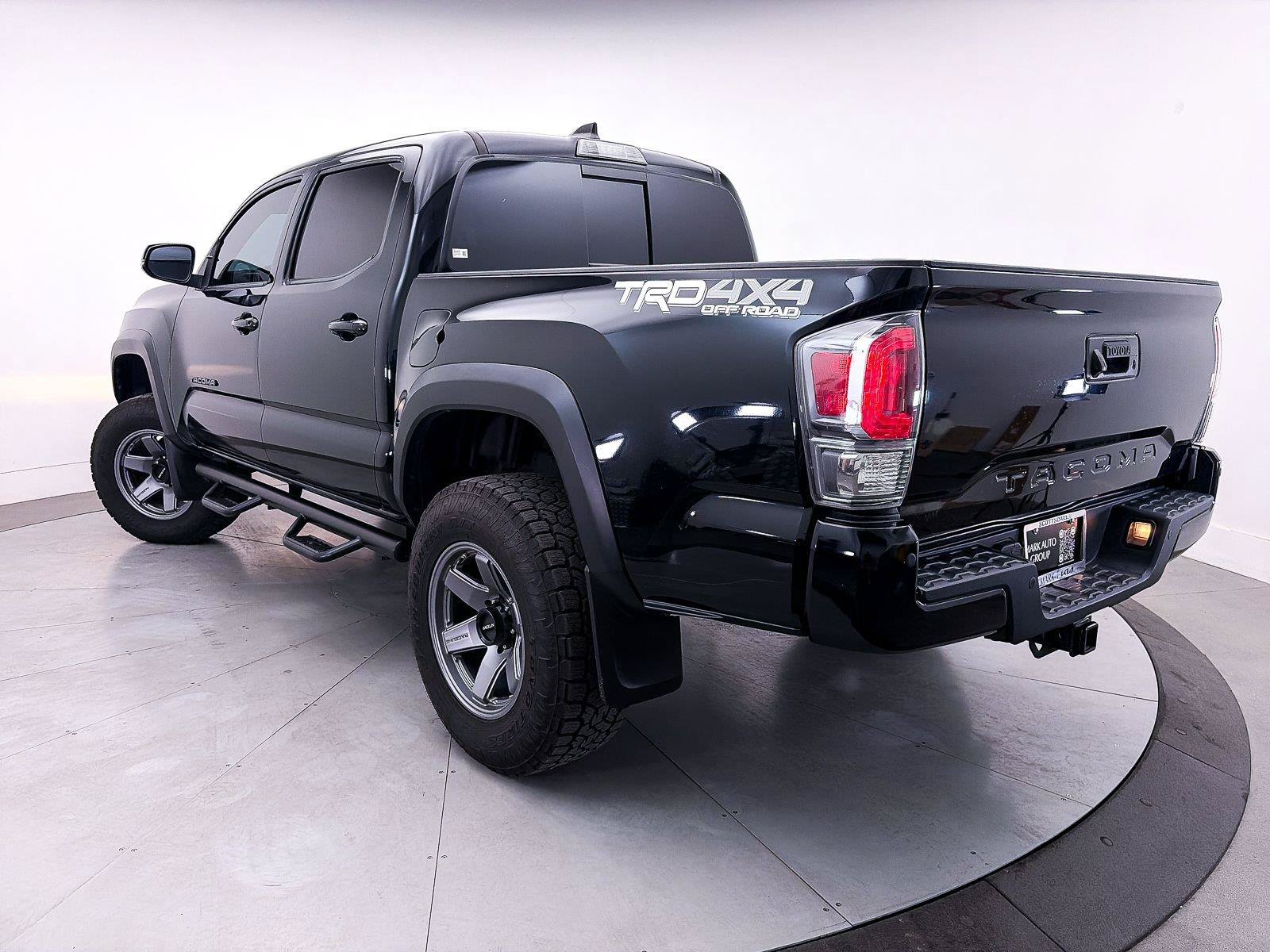 Used 2020 Toyota Tacoma TRD Off-Road w/ Technology Package AWD/4WD image 3