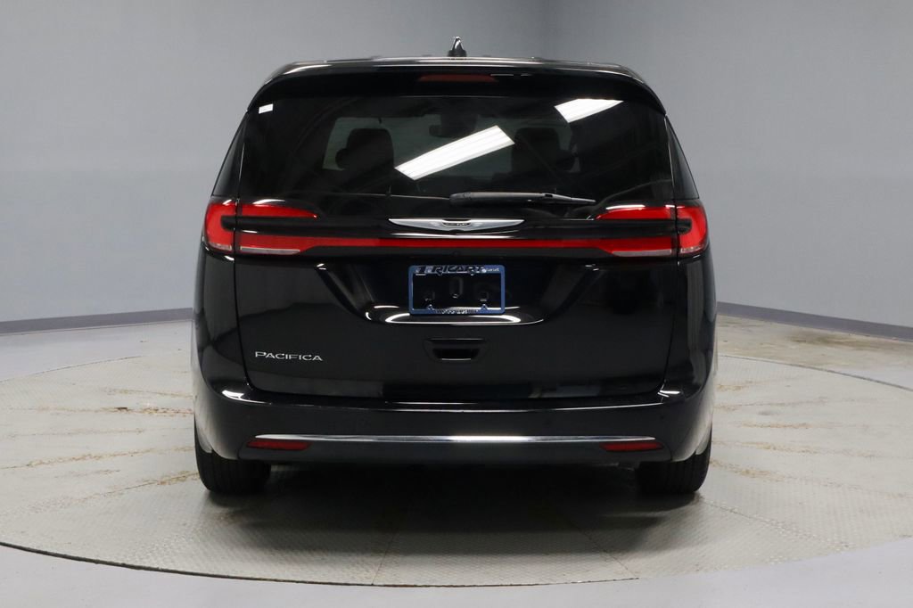 Used 2025 Chrysler Pacifica Select FWD image 10