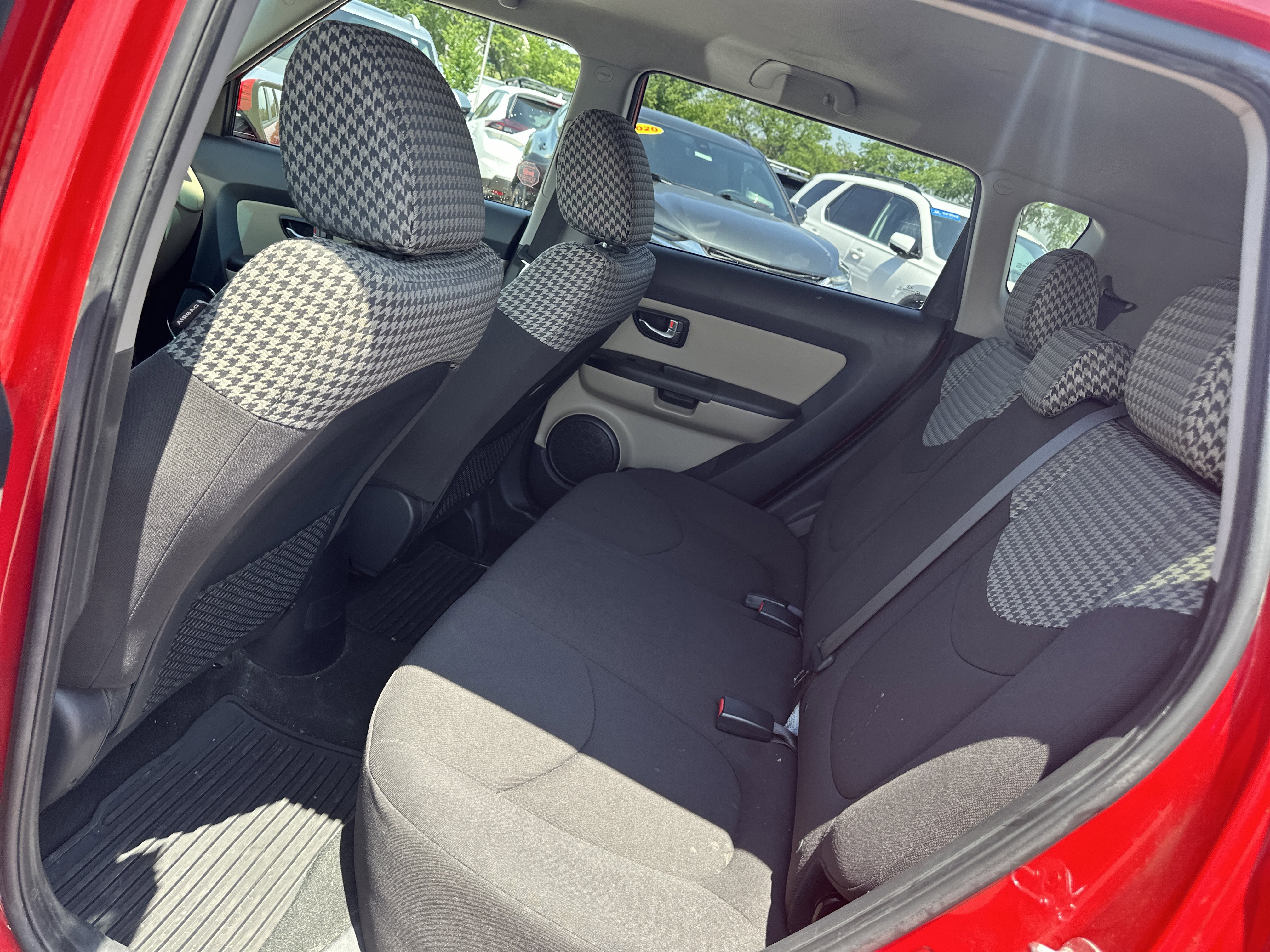 Used 2012 Kia Soul ! FWD image 14