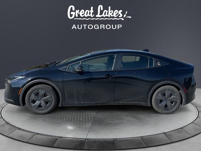 Used 2025 Toyota Prius LE image 2