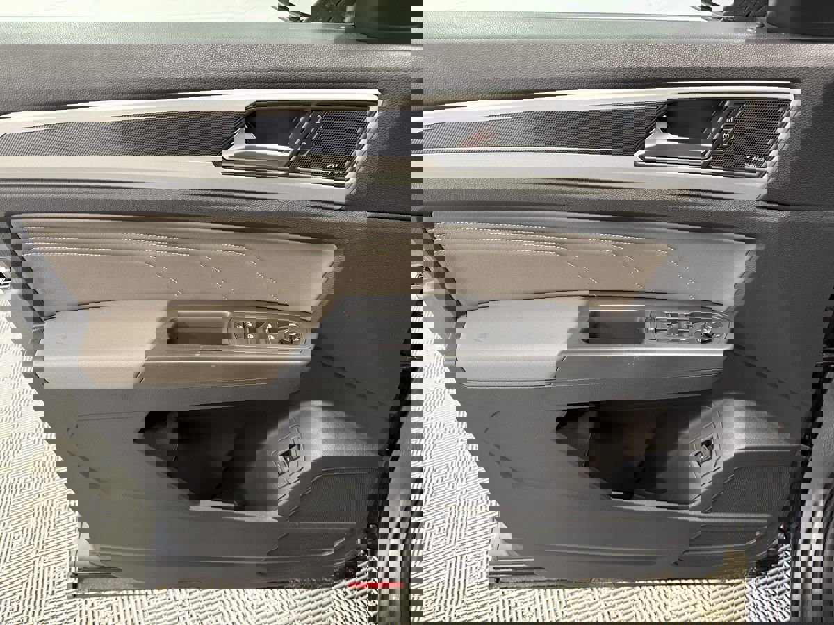 Used 2021 Volkswagen Atlas Cross Sport SEL Premium image 9