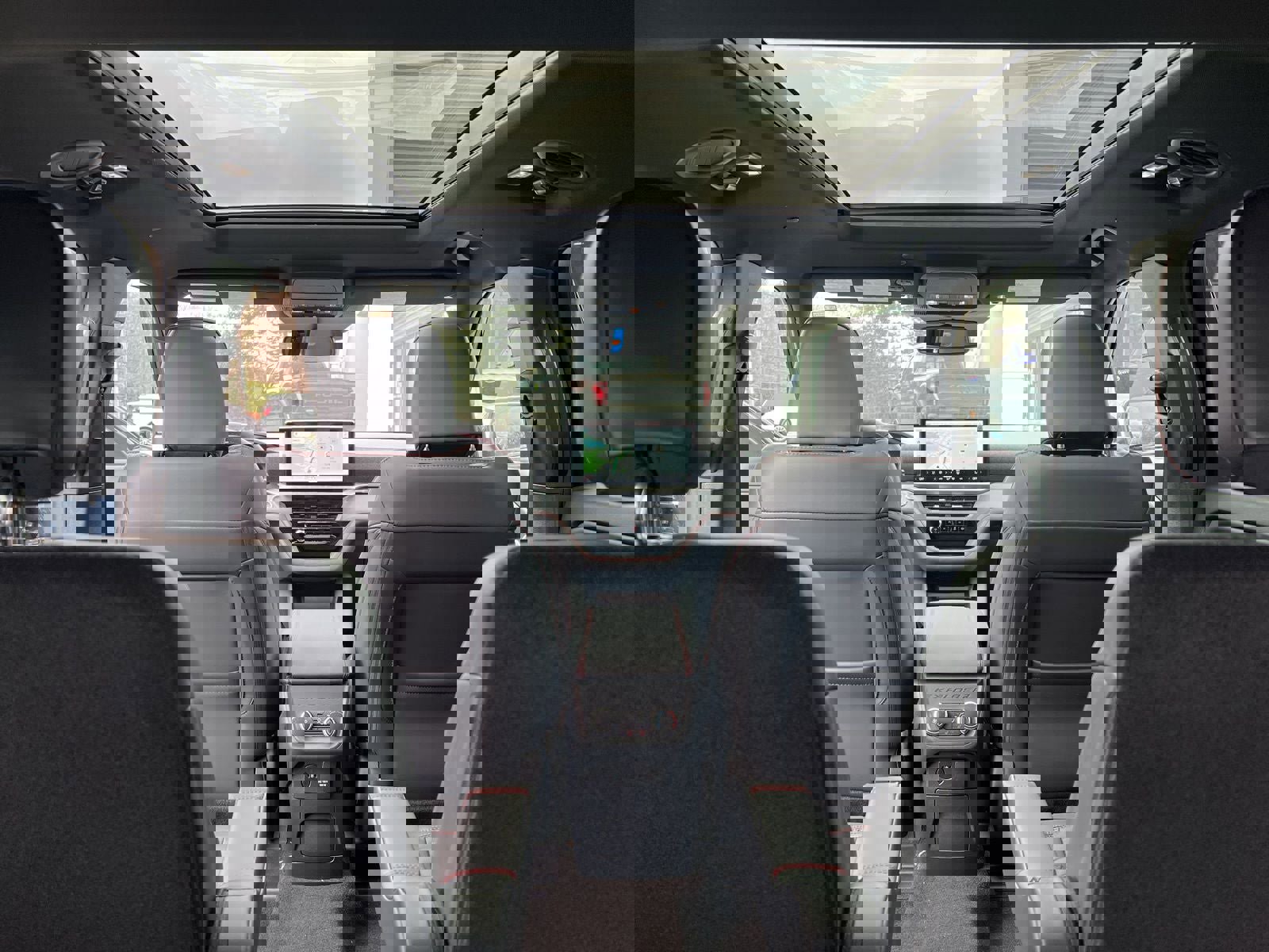 New 2026 Ford Explorer ST-Line w/ ST-Line Street Pack image 12