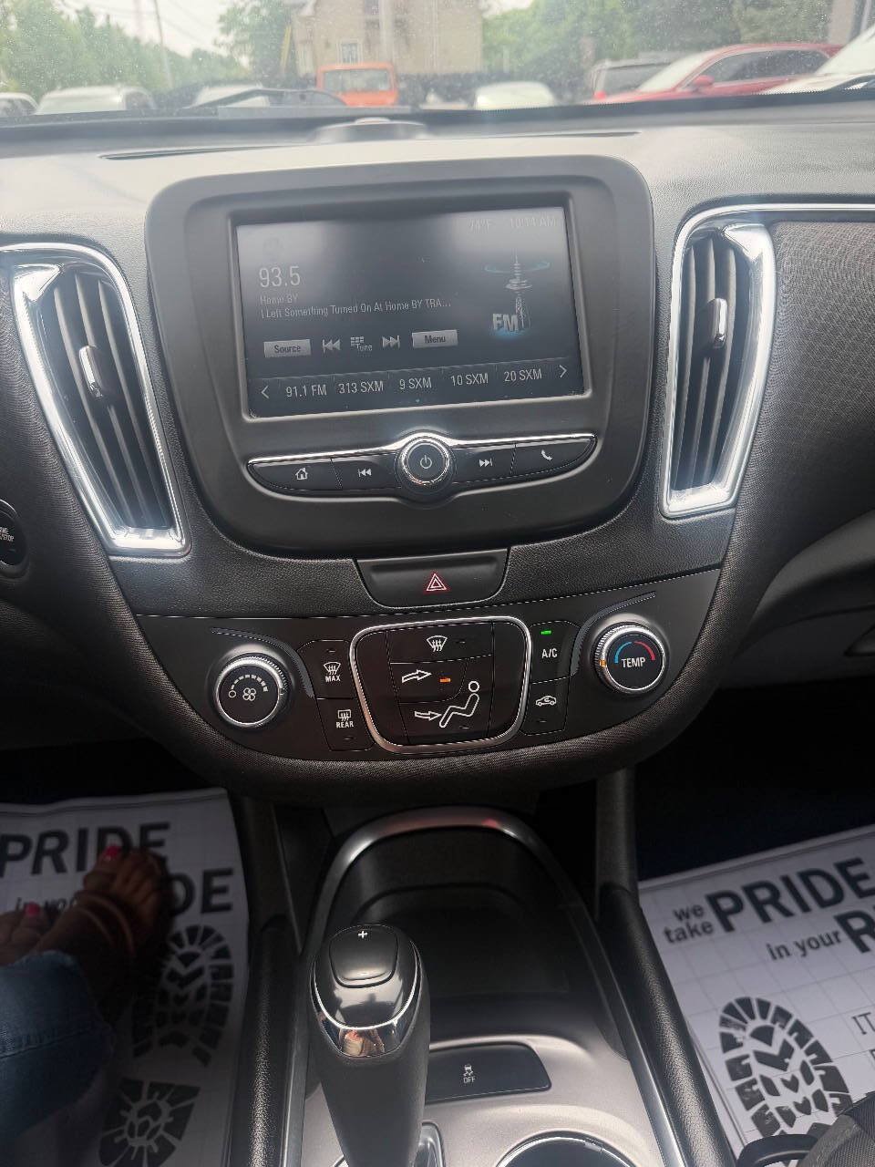 Used 2017 Chevrolet Malibu LT FWD image 26
