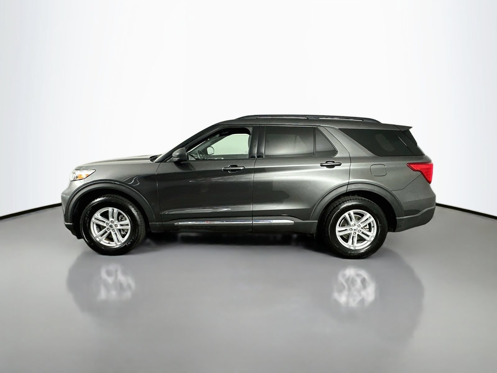 Used 2020 Ford Explorer XLT w/ Class III Trailer Tow Package AWD/4WD image 4