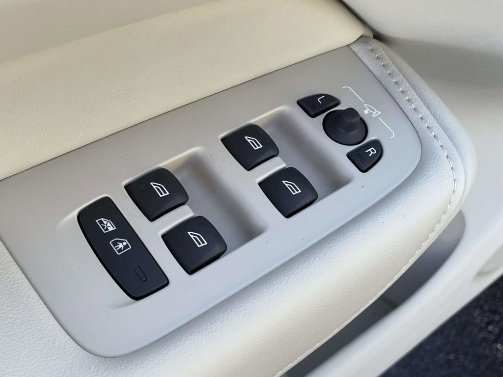 New 2026 Volvo XC60 B5 Ultra w/ Protection Package Premier image 6