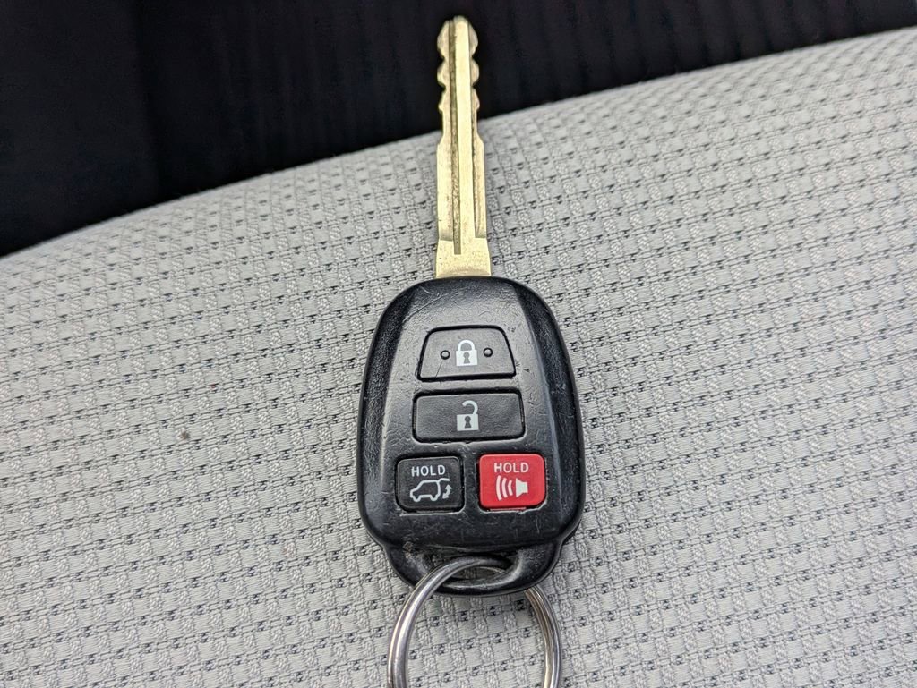 Used 2016 Toyota RAV4 XLE image 29